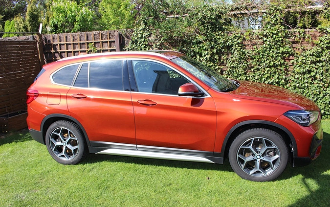 BMW X1 cena 99900 przebieg: 69000, rok produkcji 2019 z Piaski małe 596